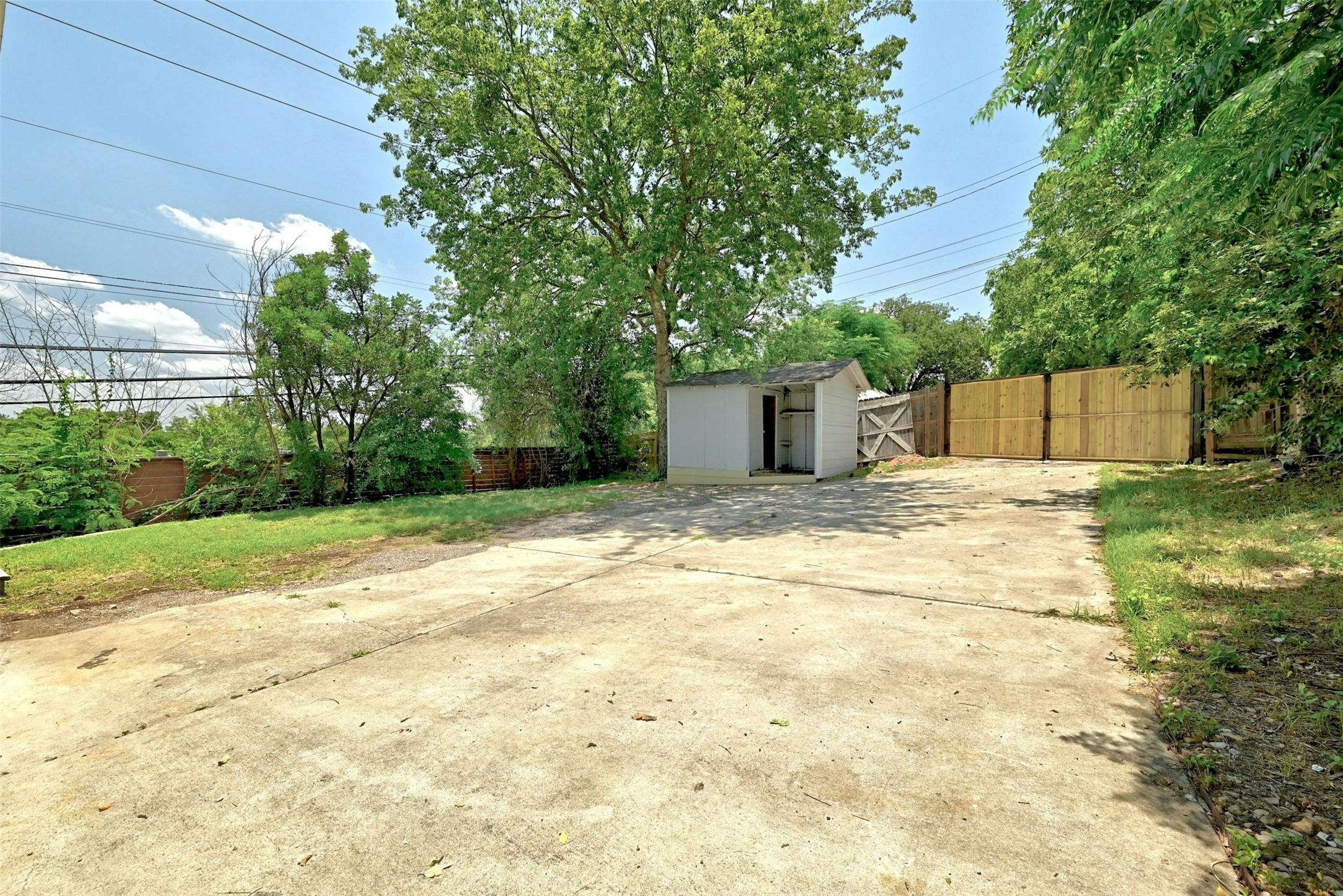 1200 Walnut Avenue Austin, TX 78702 - Photo 26 of 30 a view of a backyard of the house