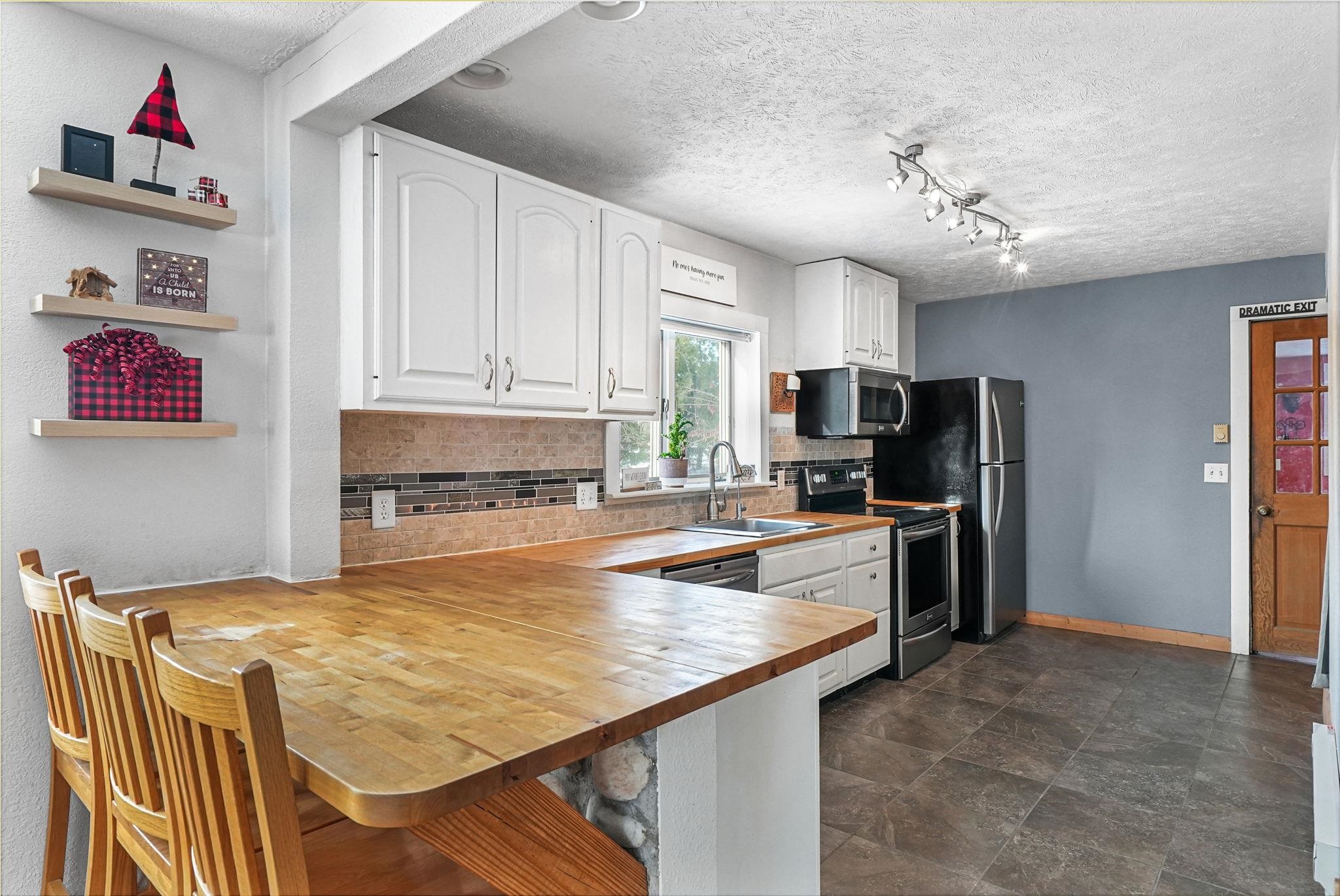 1189 Gray Road Traverse City, MI 49686 - Photo 5 of 35 Gallery Image 5