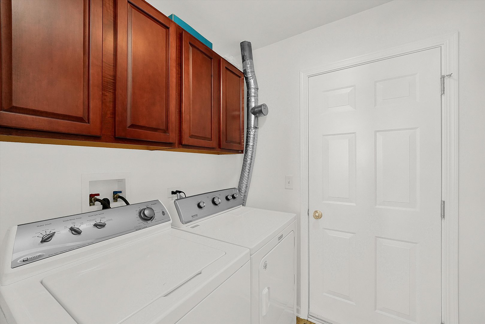 1956 West Cobblestone Road Romeoville, IL 60446 - Photo 9 of 14 a utility room with dryer and washer