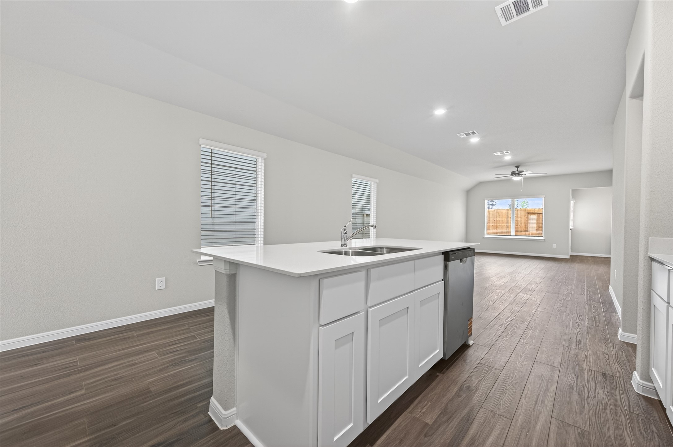 9247 Grace Rdg Drive Willis, TX 77318 - Photo 11 of 34