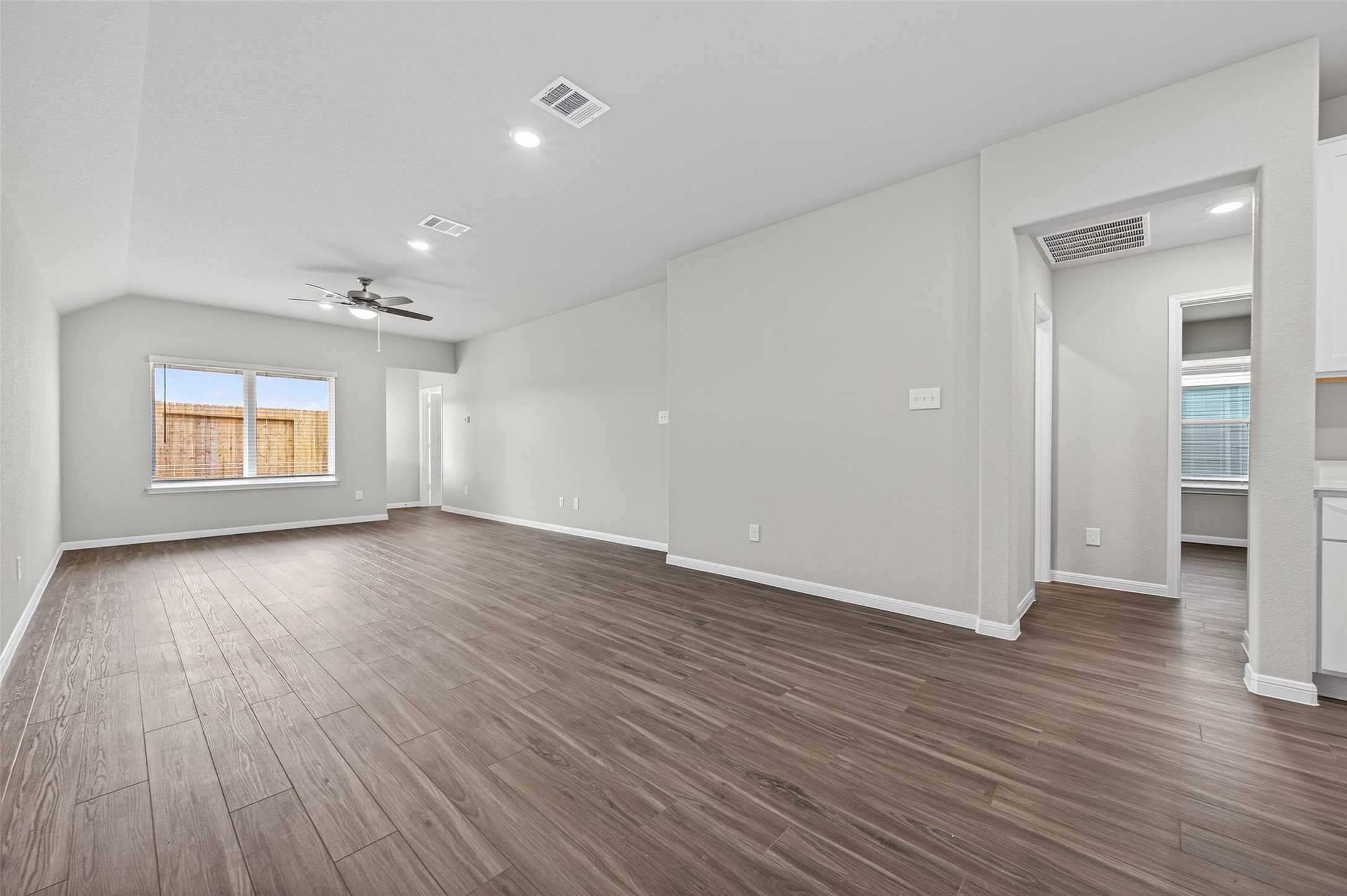 9247 Grace Rdg Drive Willis, TX 77318 - Photo 14 of 34