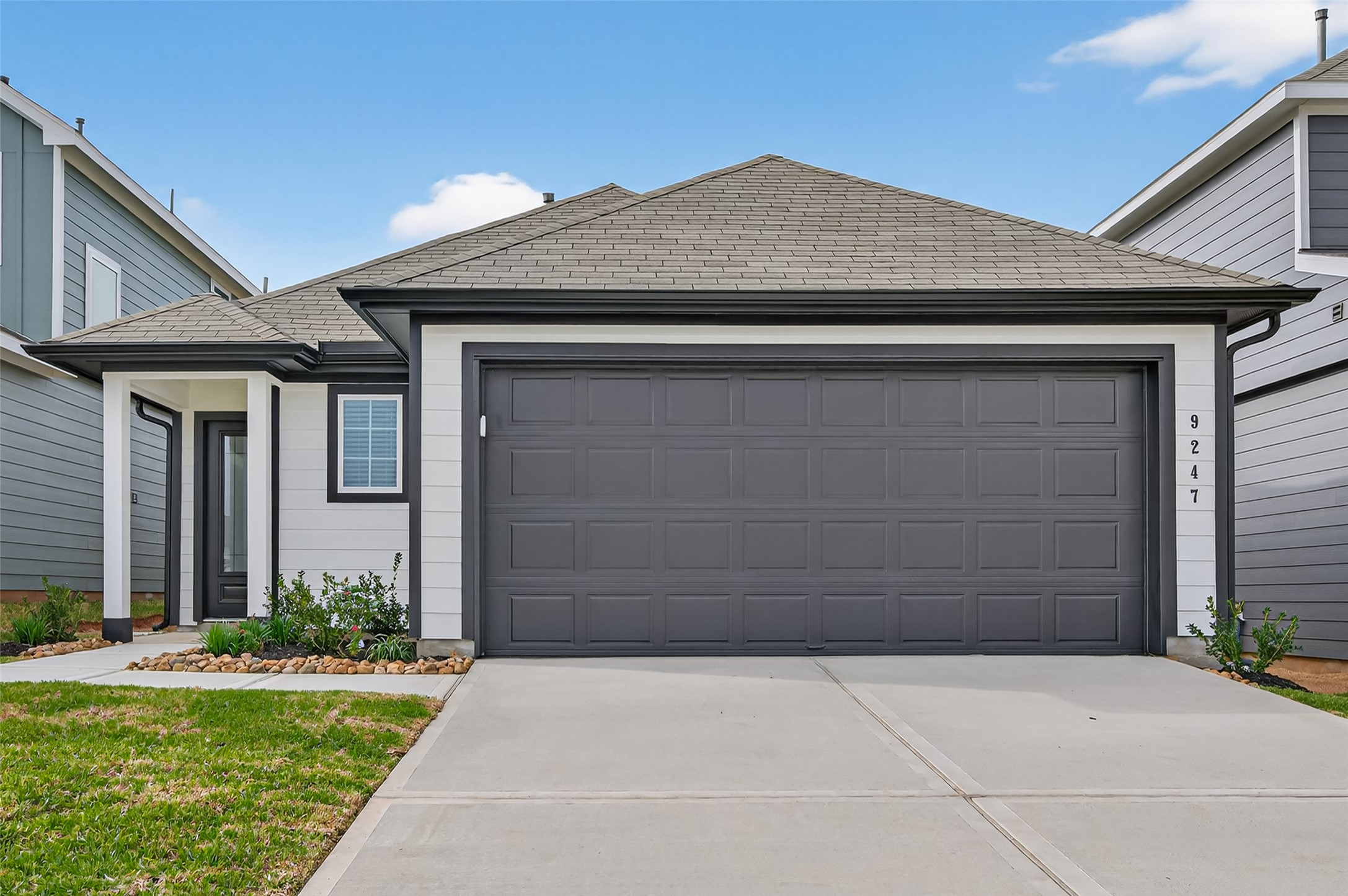 9247 Grace Rdg Drive Willis, TX 77318 - Photo 2 of 34