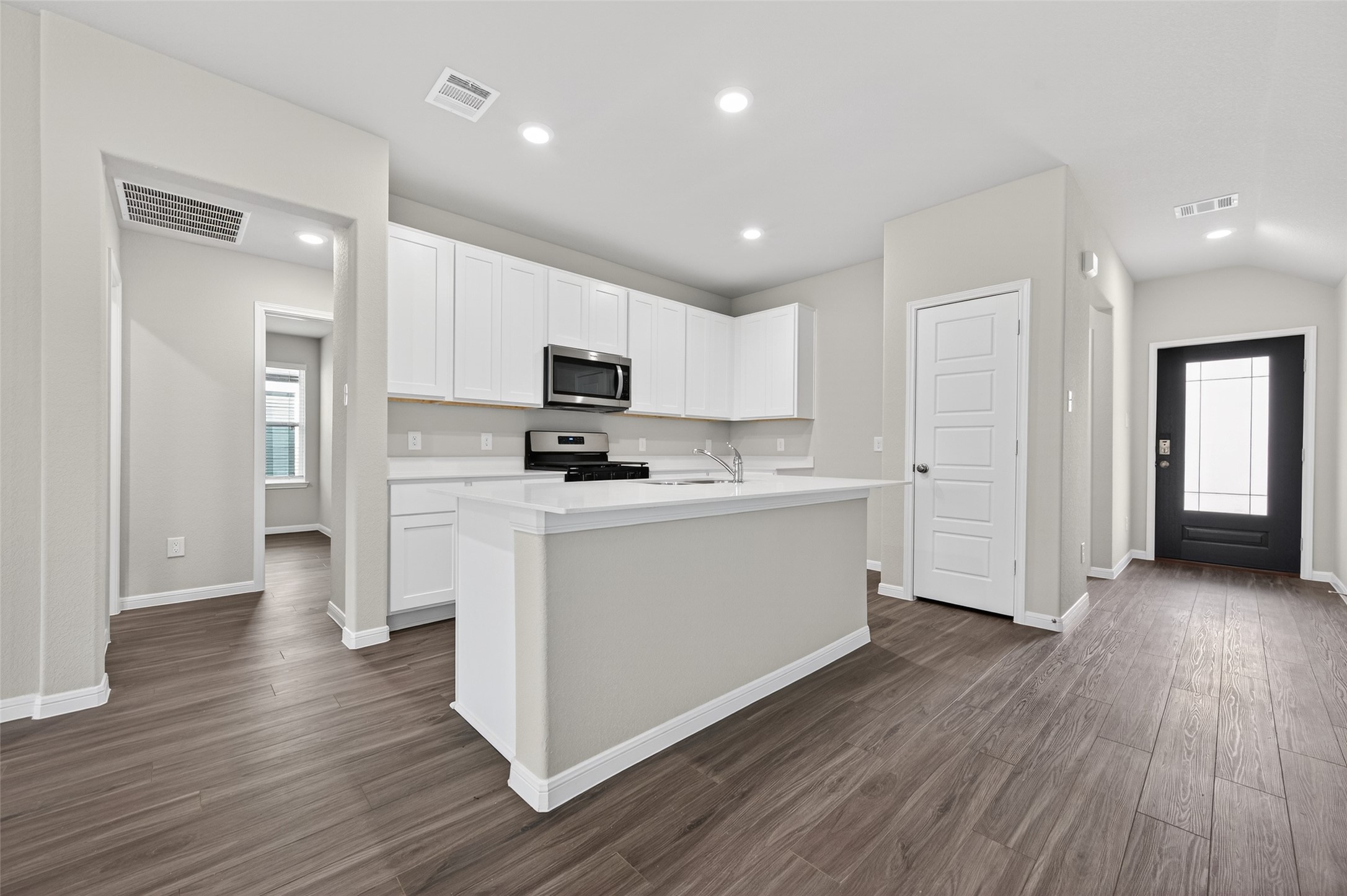 9247 Grace Rdg Drive Willis, TX 77318 - Photo 7 of 34