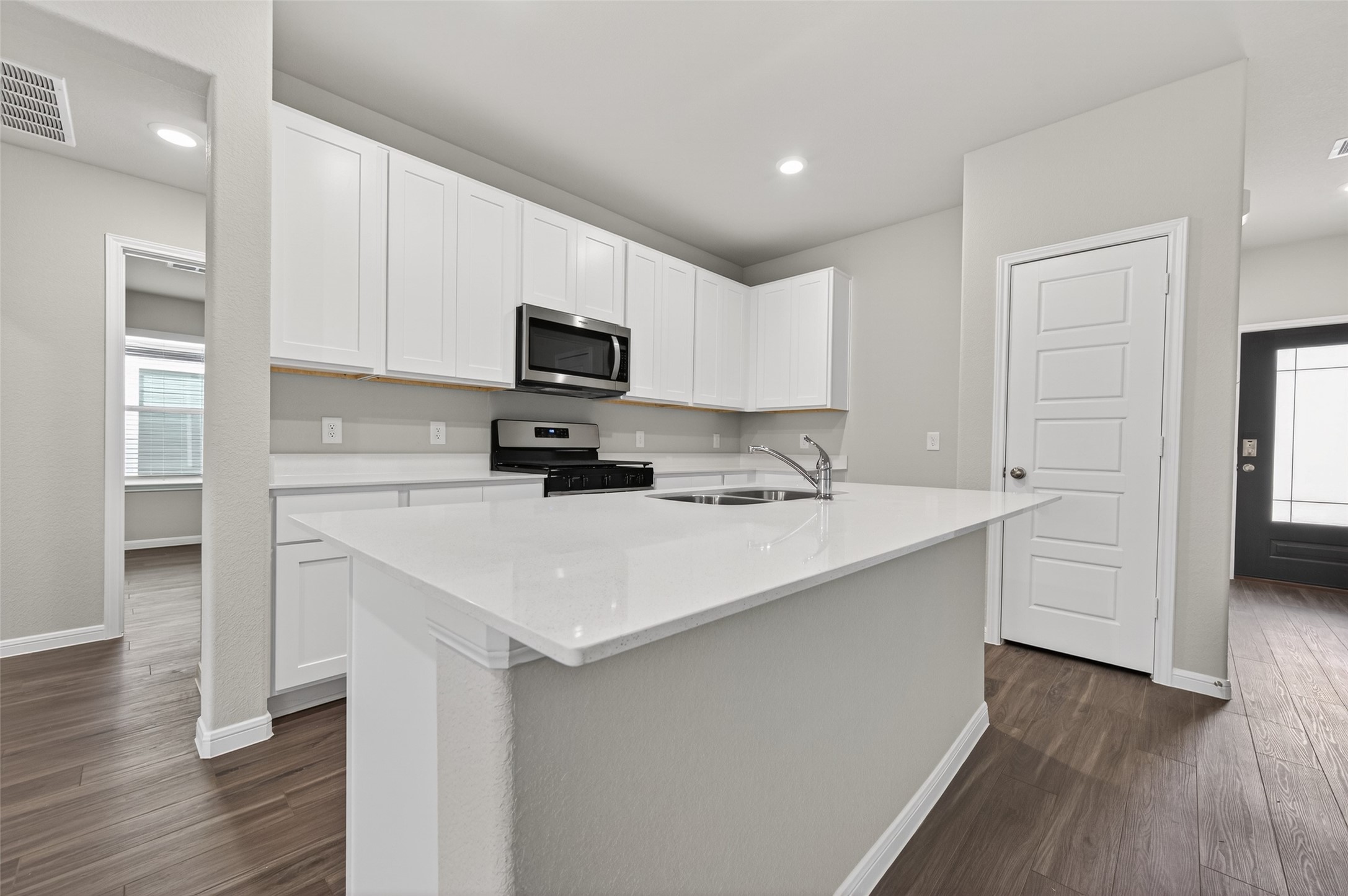 9247 Grace Rdg Drive Willis, TX 77318 - Photo 8 of 34