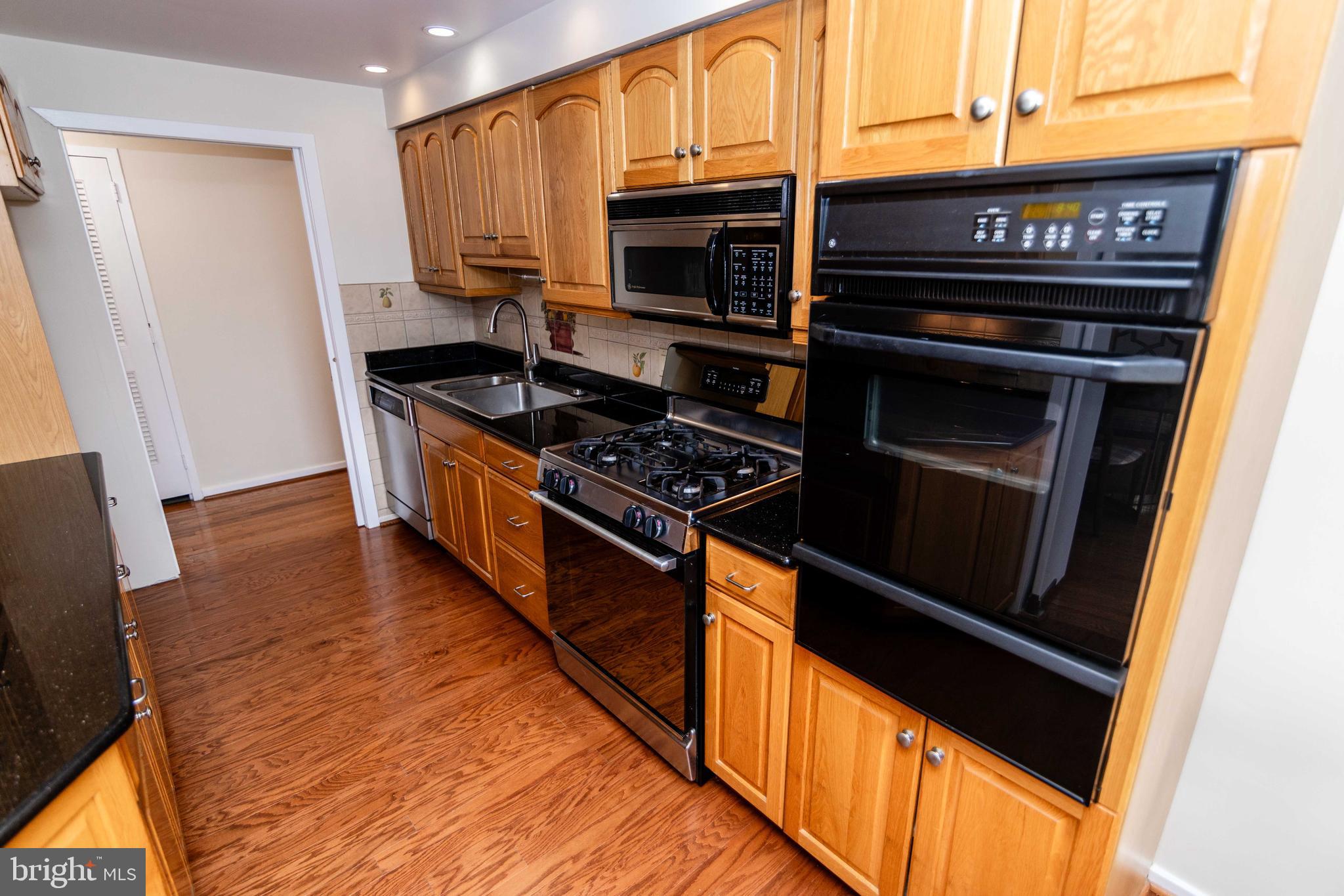 191 Presidential Boulevard, Unit R721722 Bala Cynwyd, PA 19004 - Photo 12 of 37 Entrance to Kitchen