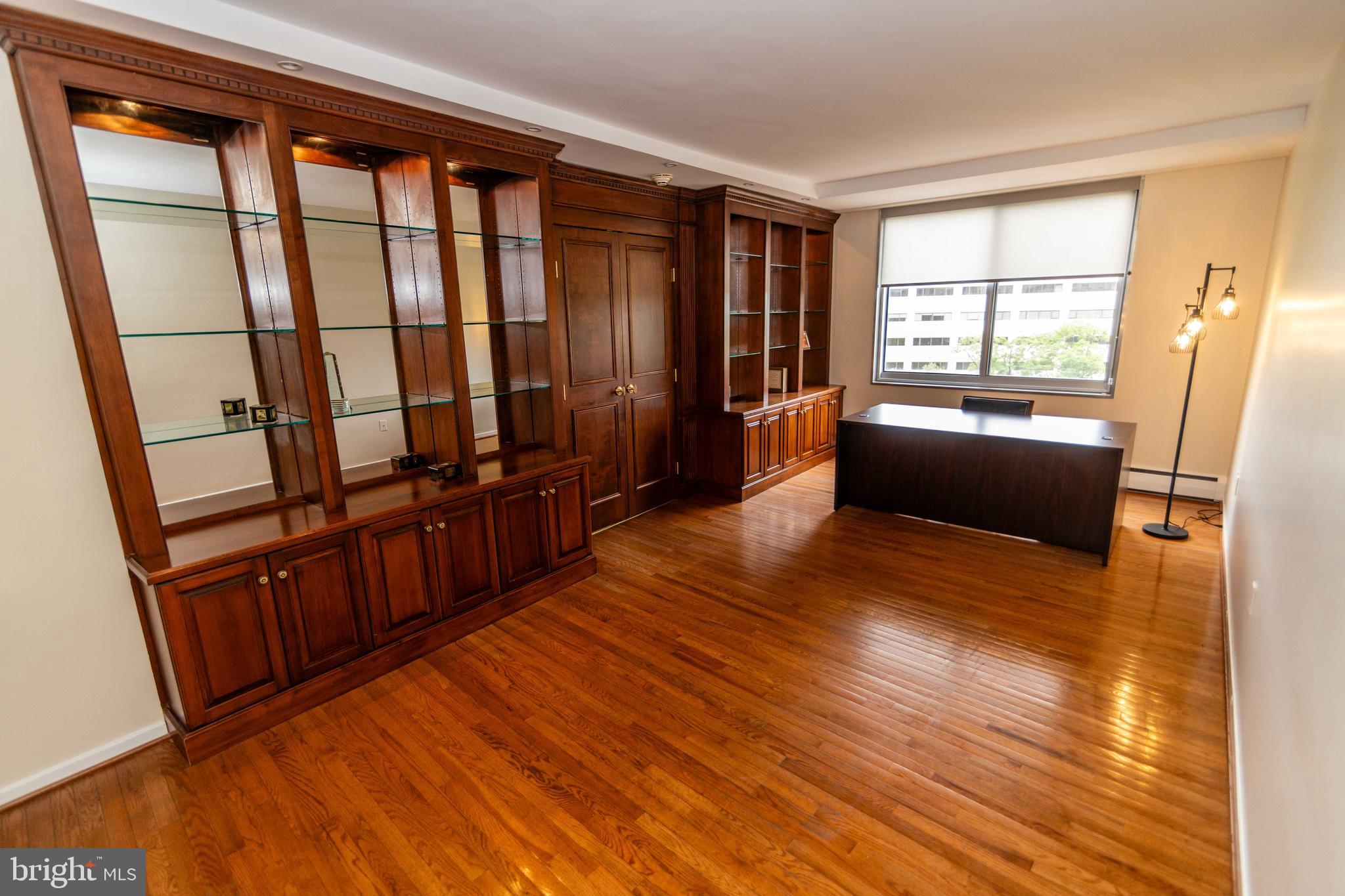191 Presidential Boulevard, Unit R721722 Bala Cynwyd, PA 19004 - Photo 17 of 37 Large Office with Doors to Owner's Suite