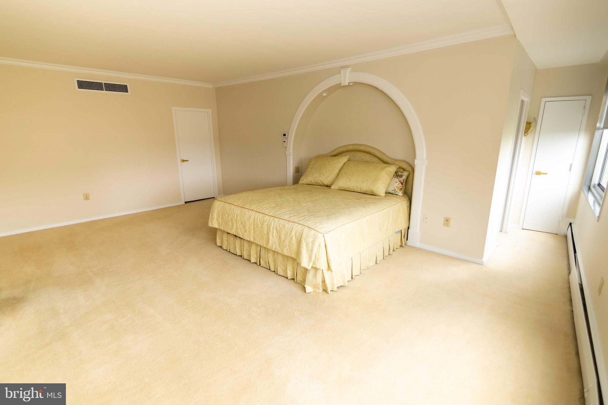 191 Presidential Boulevard, Unit R721722 Bala Cynwyd, PA 19004 - Photo 22 of 37 Spacious Bedroom