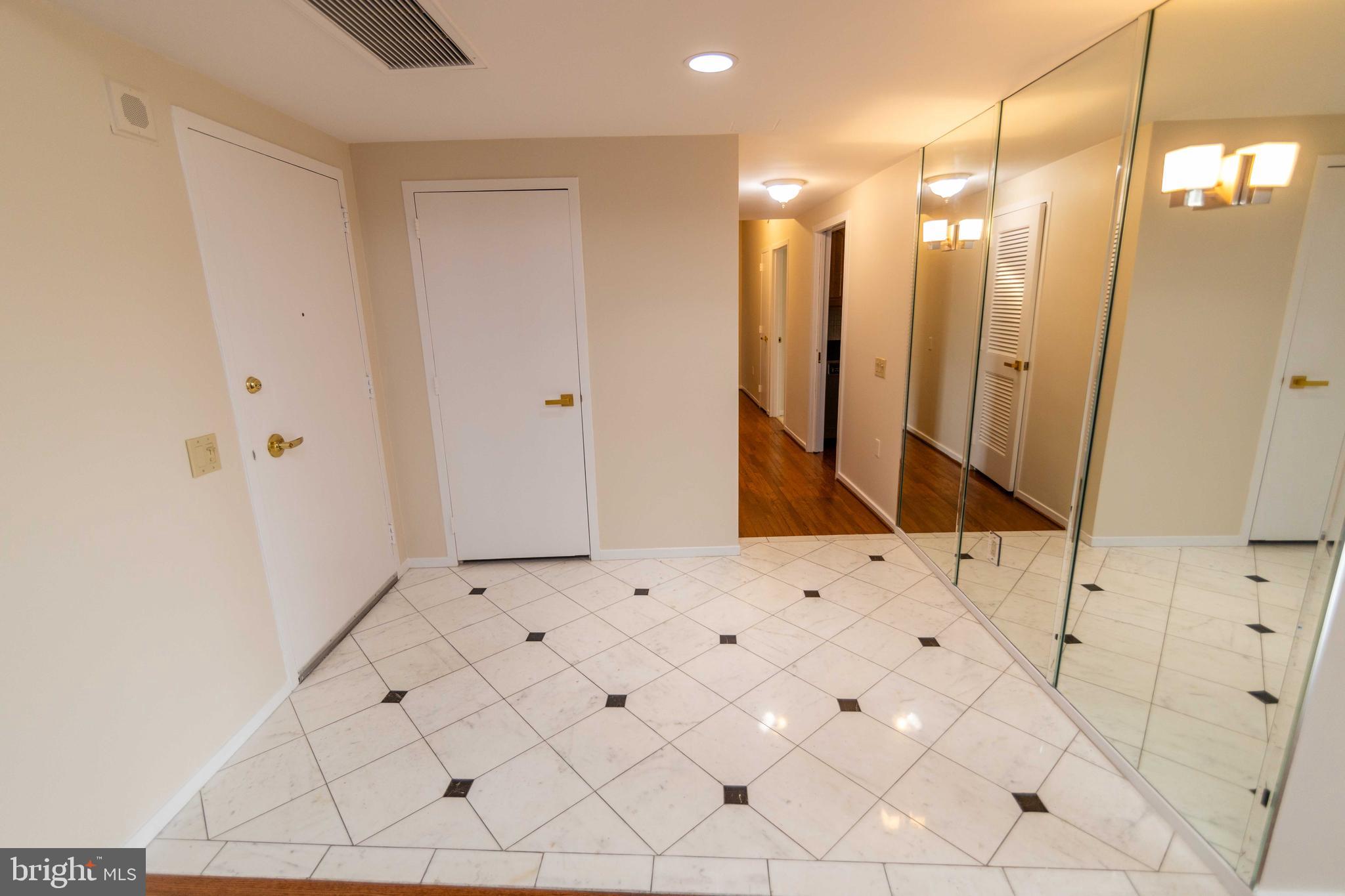191 Presidential Boulevard, Unit R721722 Bala Cynwyd, PA 19004 - Photo 3 of 37 Entrance Area to 721-722