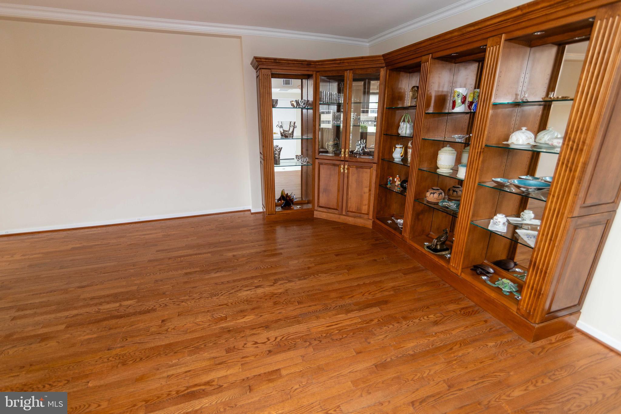 191 Presidential Boulevard, Unit R721722 Bala Cynwyd, PA 19004 - Photo 5 of 37 Built-Ins in Living Room