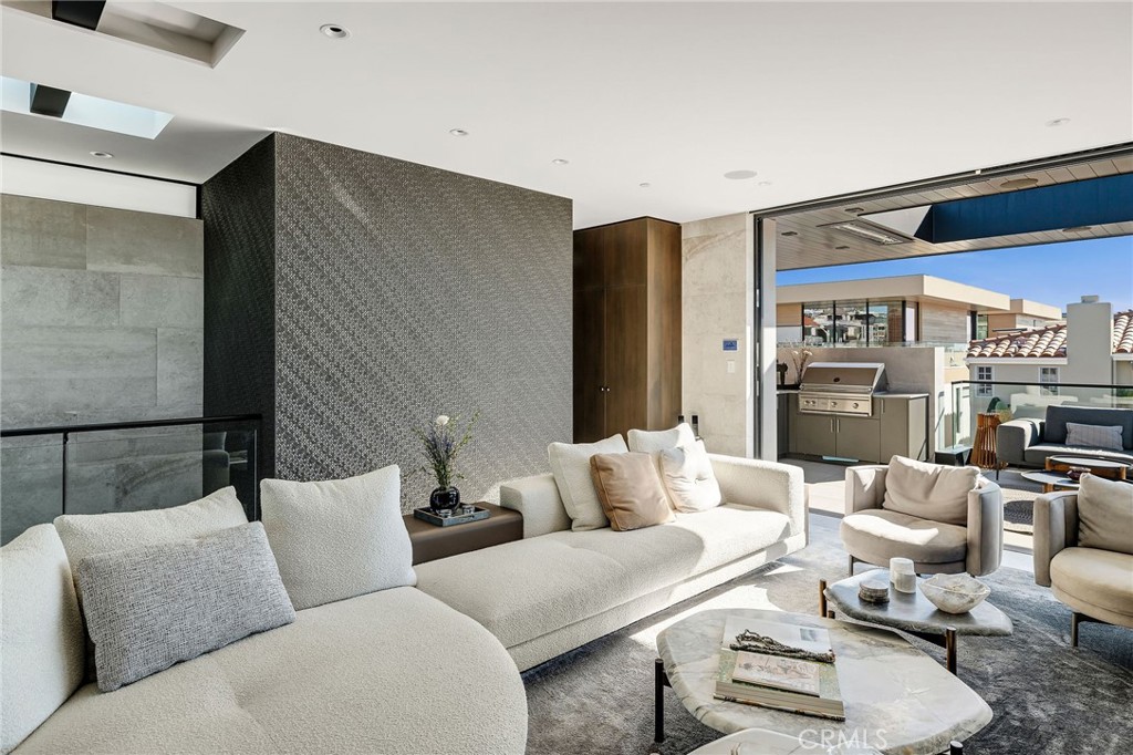 121 25th Street Manhattan Beach, CA 90266 - Photo 16 of 75 a living room with furniture