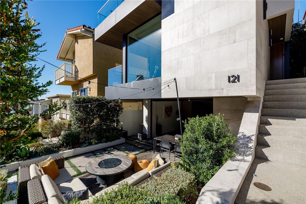 121 25th Street Manhattan Beach, CA 90266 - Photo 3 of 75
