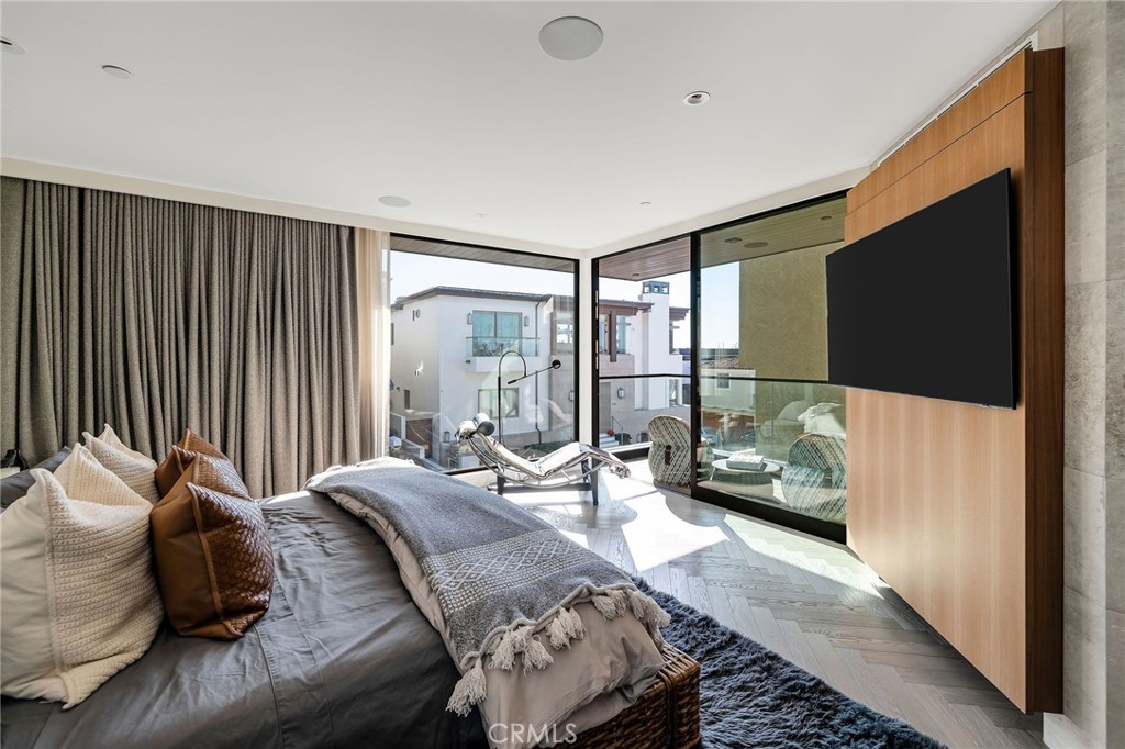 121 25th Street Manhattan Beach, CA 90266 - Photo 37 of 75 a bedroom with a bed and large window