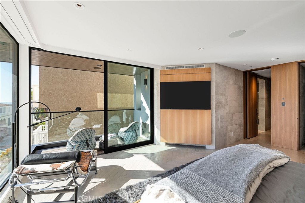 121 25th Street Manhattan Beach, CA 90266 - Photo 39 of 75 a bedroom with a bed and window