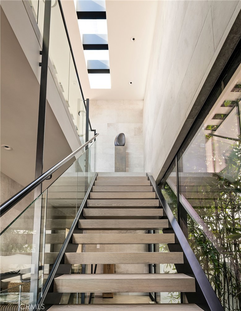 121 25th Street Manhattan Beach, CA 90266 - Photo 9 of 75 a view of entryway