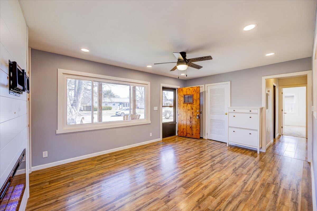883 Sunview Road Reynoldsburg, OH 43068 - Photo 11 of 25 12-Living