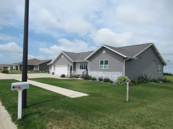 $499,900 | 510 Hill Crest Street, Edgerton, MN 56128