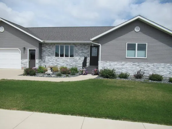 $499,900 | 510 Hill Crest Street, Edgerton, MN 56128