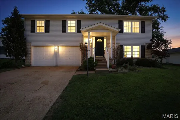 $319,900 | 5572 Brookton Way, St. Louis, MO 63128