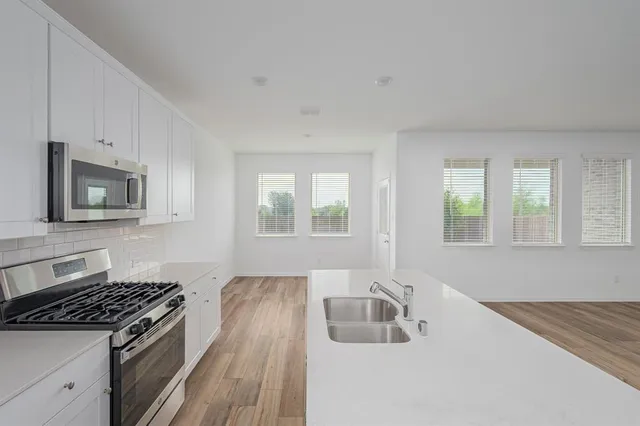 $2,200 | 4025 Kaufman Court, Little Elm, TX 75068