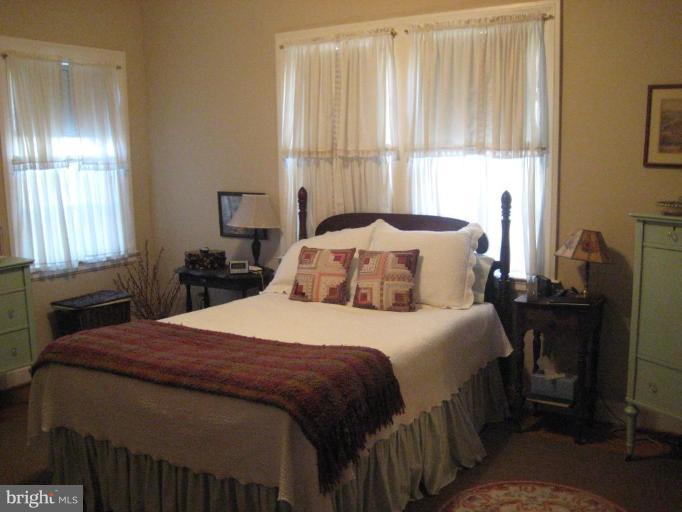 824 Kingston Road Baltimore, MD 21212 - Photo 5 of 11 Master Bedroom