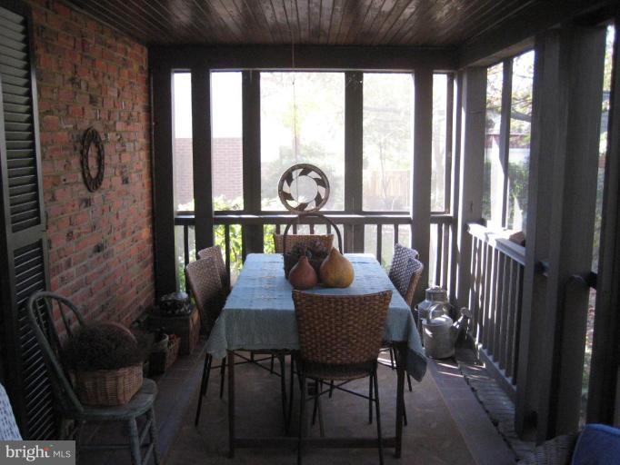 824 Kingston Road Baltimore, MD 21212 - Photo 6 of 11 Porch