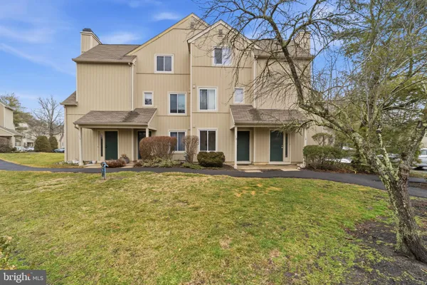 $270,000 | 118 Woodlake Drive, Marlton, NJ 08053