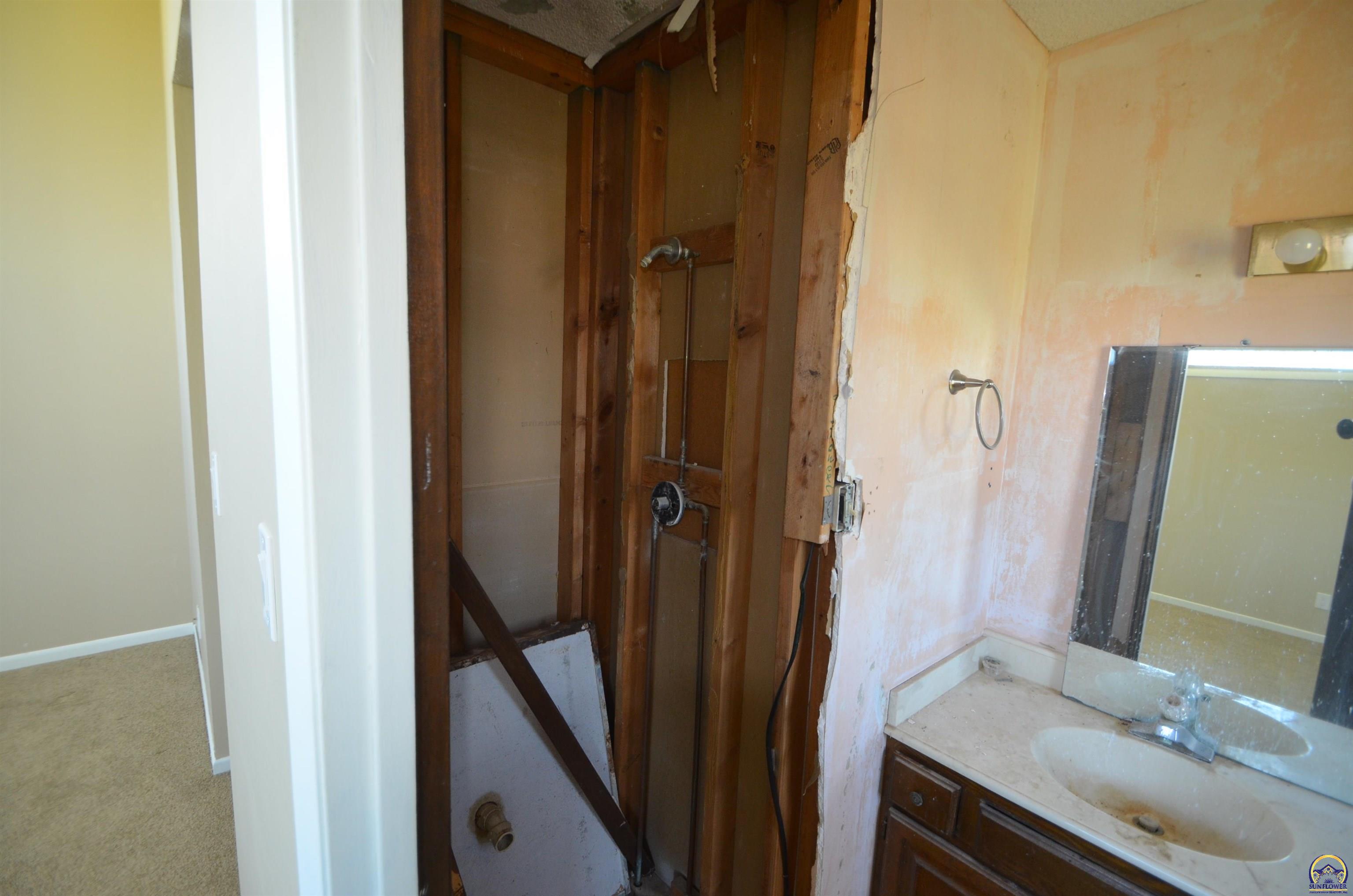 9075 Southwest 37th Street Topeka, KS 66614 - Photo 14 of 19