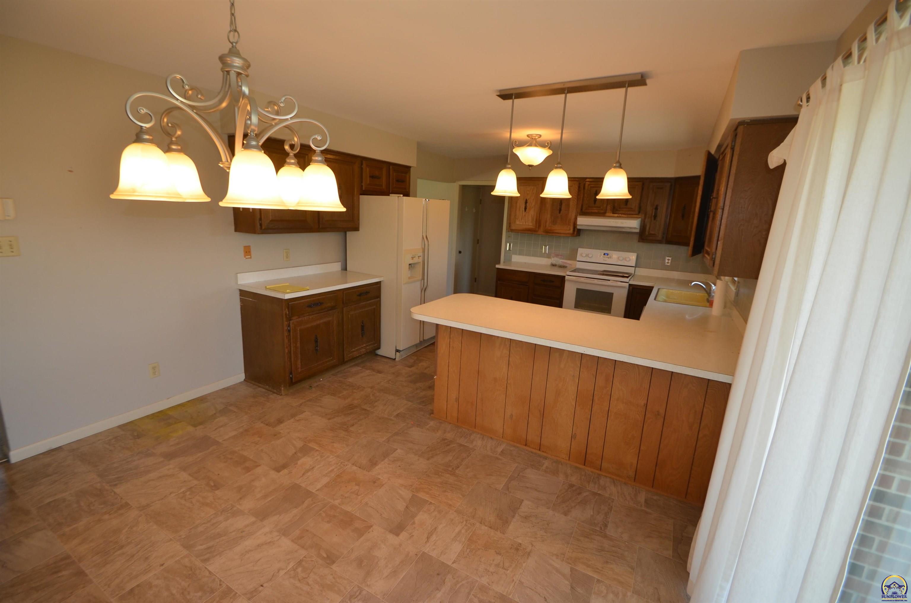 9075 Southwest 37th Street Topeka, KS 66614 - Photo 8 of 19