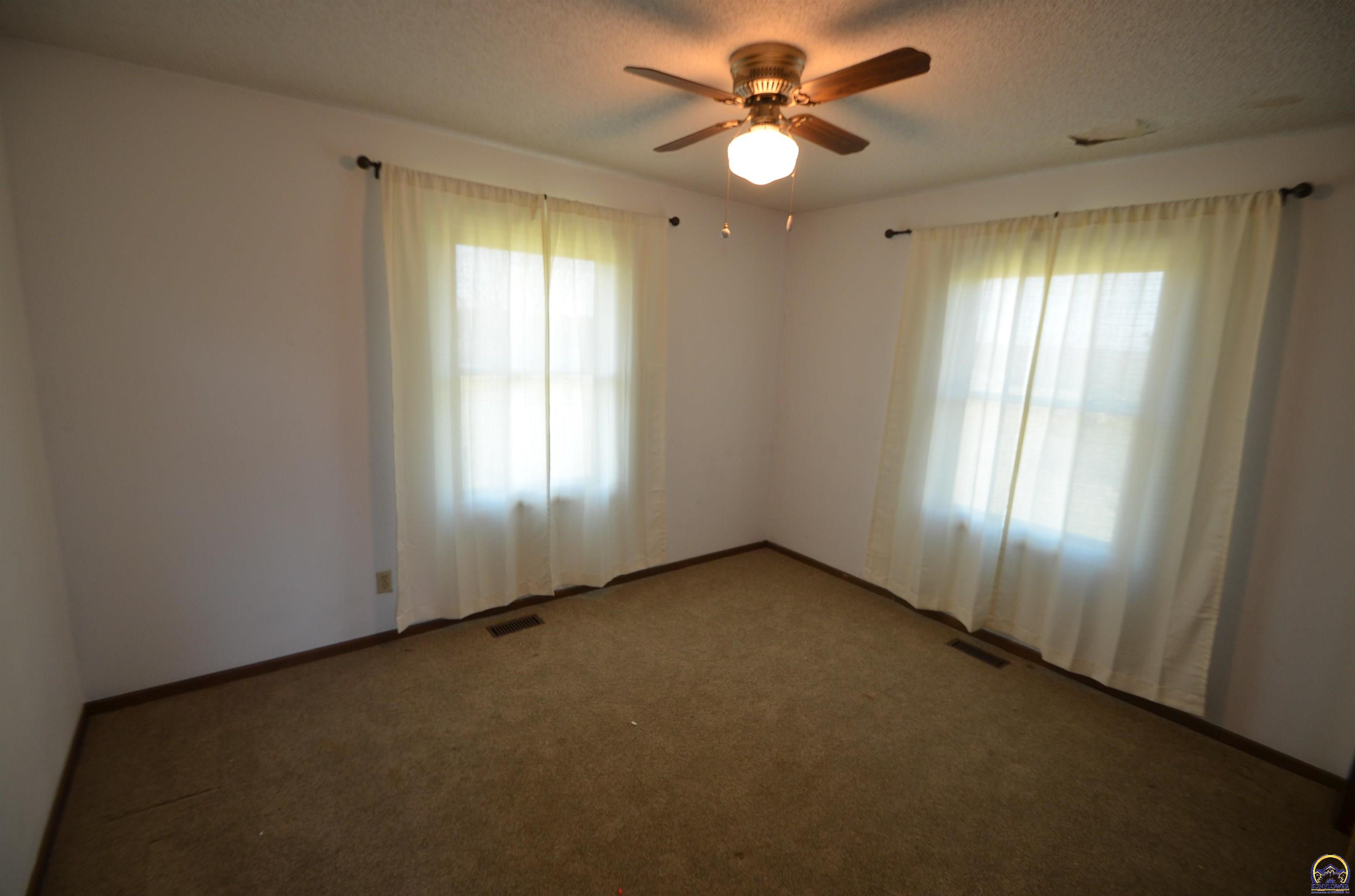 9075 Southwest 37th Street Topeka, KS 66614 - Photo 10 of 19