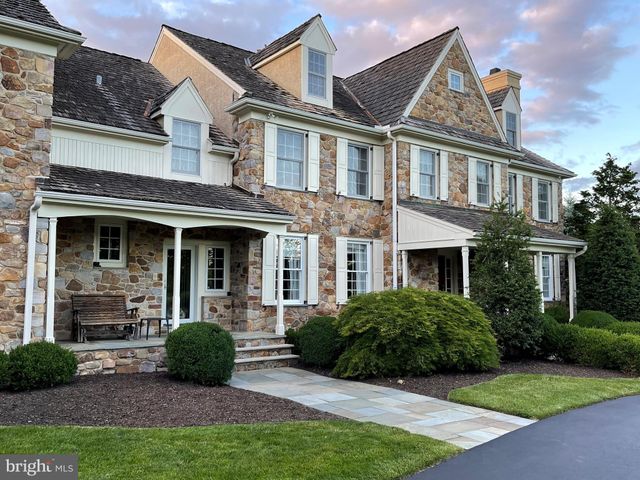 a view of outdoor space yard and front view of a house