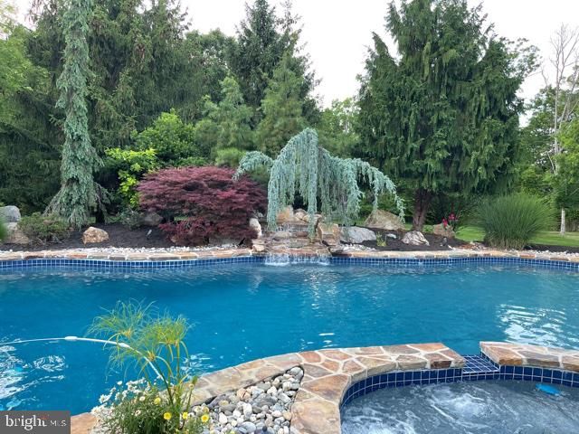$1,825,000 | 7 Firethorn Lane, Malvern, PA 19355