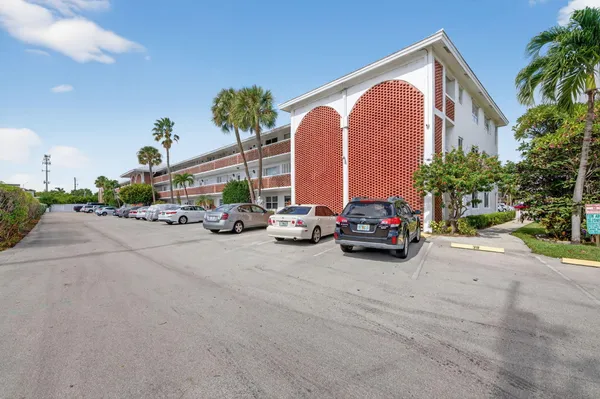 $157,000 | 2050 Northeast 39th Street, Unit 210S, Lighthouse Point, FL 33064