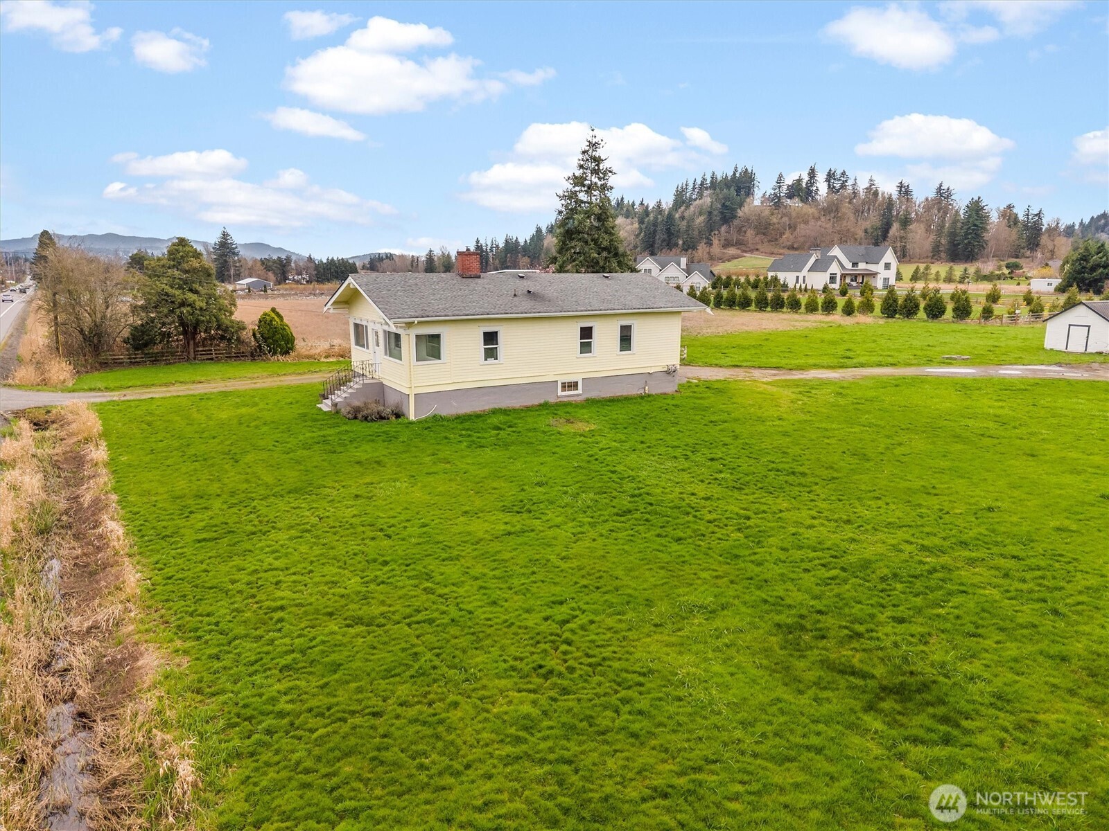 4489 Hannegan Road Bellingham, WA 98226 - Photo 34 of 38 Gallery Image 34