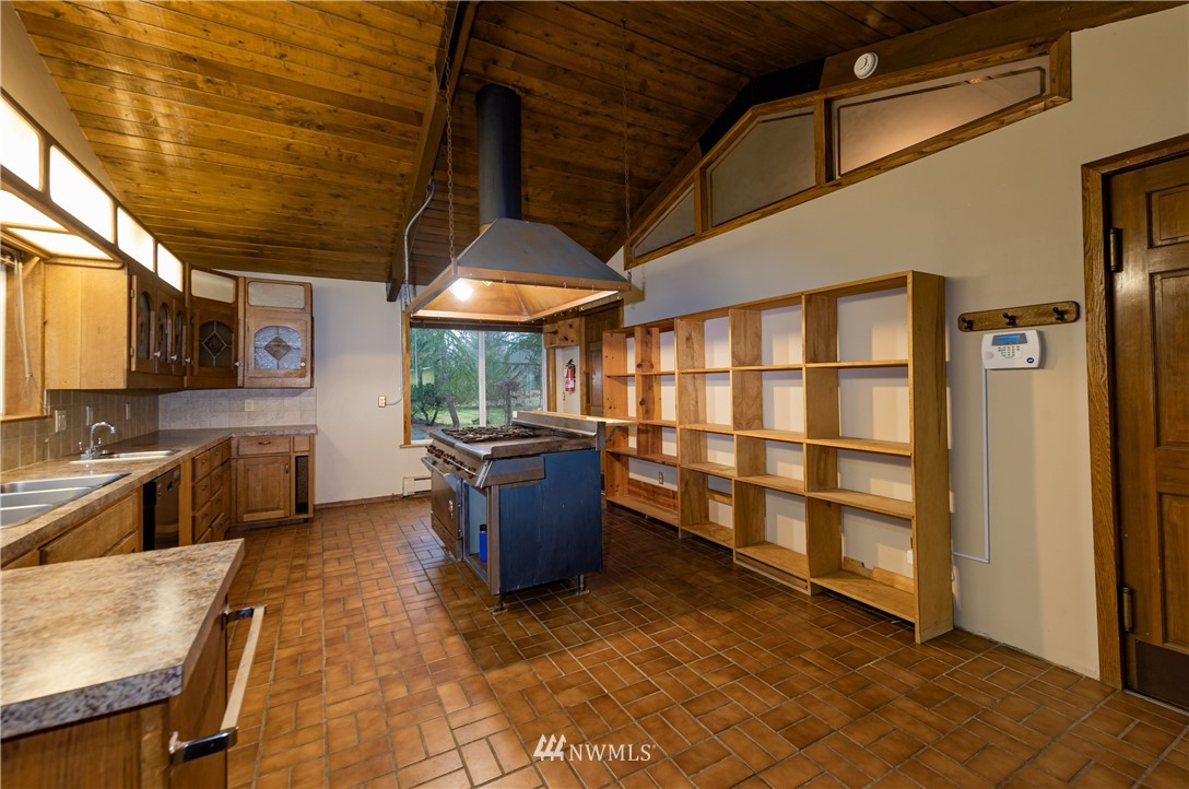 5602 Mission Road Bellingham, WA 98226 - Photo 8 of 40