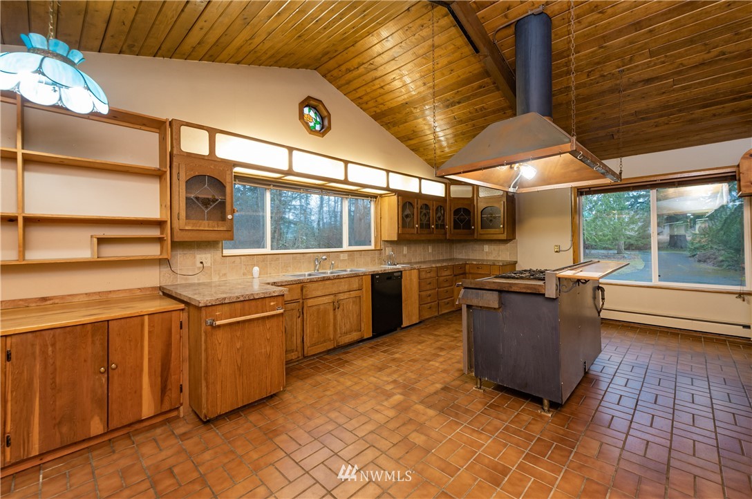 5602 Mission Road Bellingham, WA 98226 - Photo 9 of 40