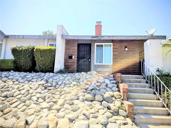 $3,000 | 1386 West 8th Street, Upland, CA 91786