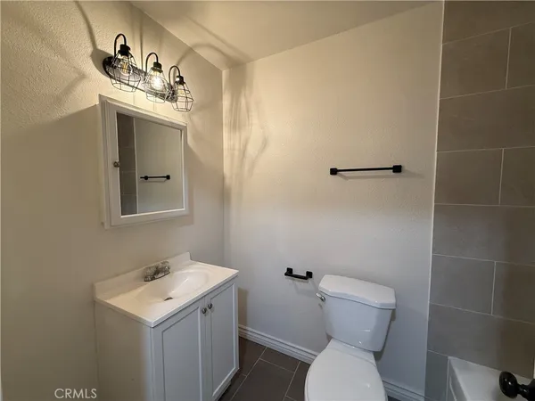 $3,000 | 1386 West 8th Street, Upland, CA 91786