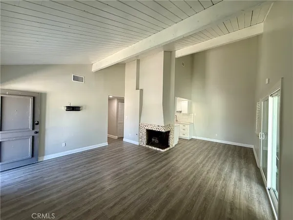 $3,000 | 1386 West 8th Street, Upland, CA 91786