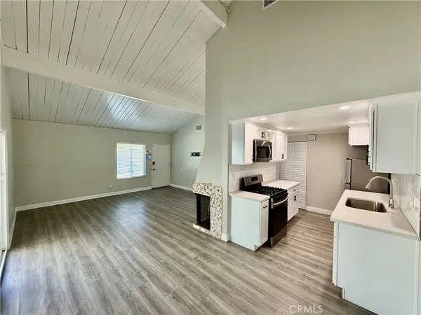 $3,000 | 1386 West 8th Street, Upland, CA 91786