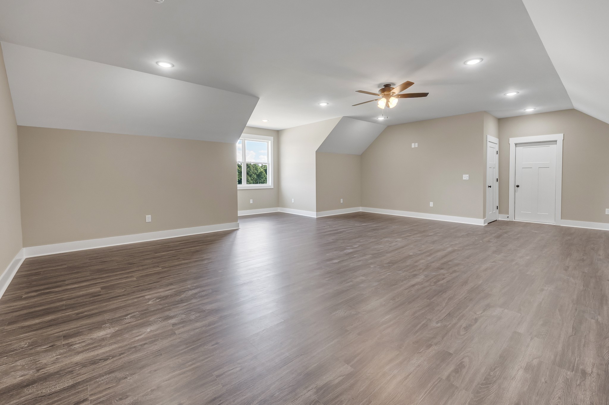 523 Powell Hollow Road Tullahoma, TN 37388 - Photo 32 of 39 Upstairs