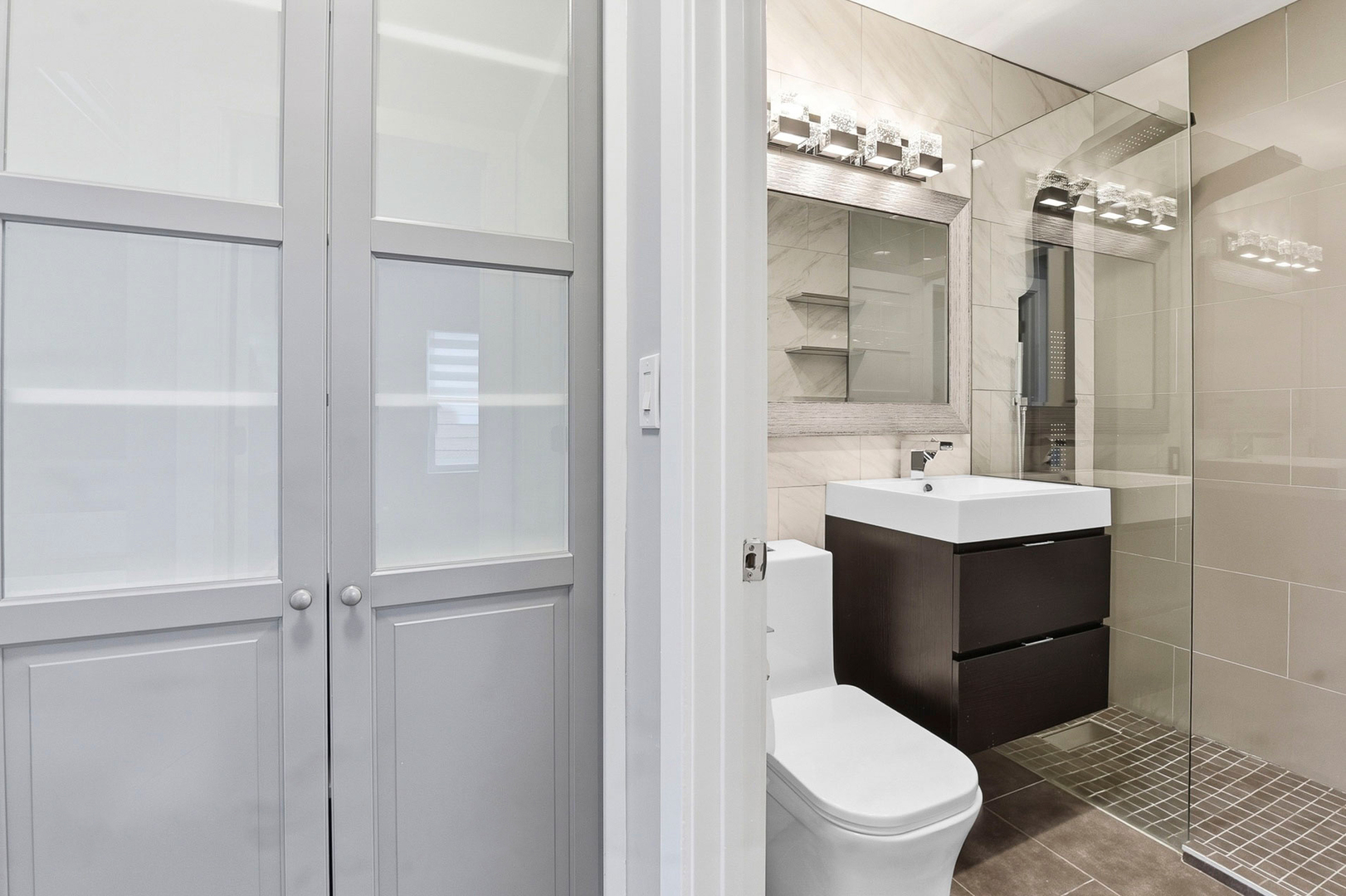 7303 West 75th Street Bridgeview, IL 60455 - Photo 22 of 48 a bathroom with a toilet a sink and mirror