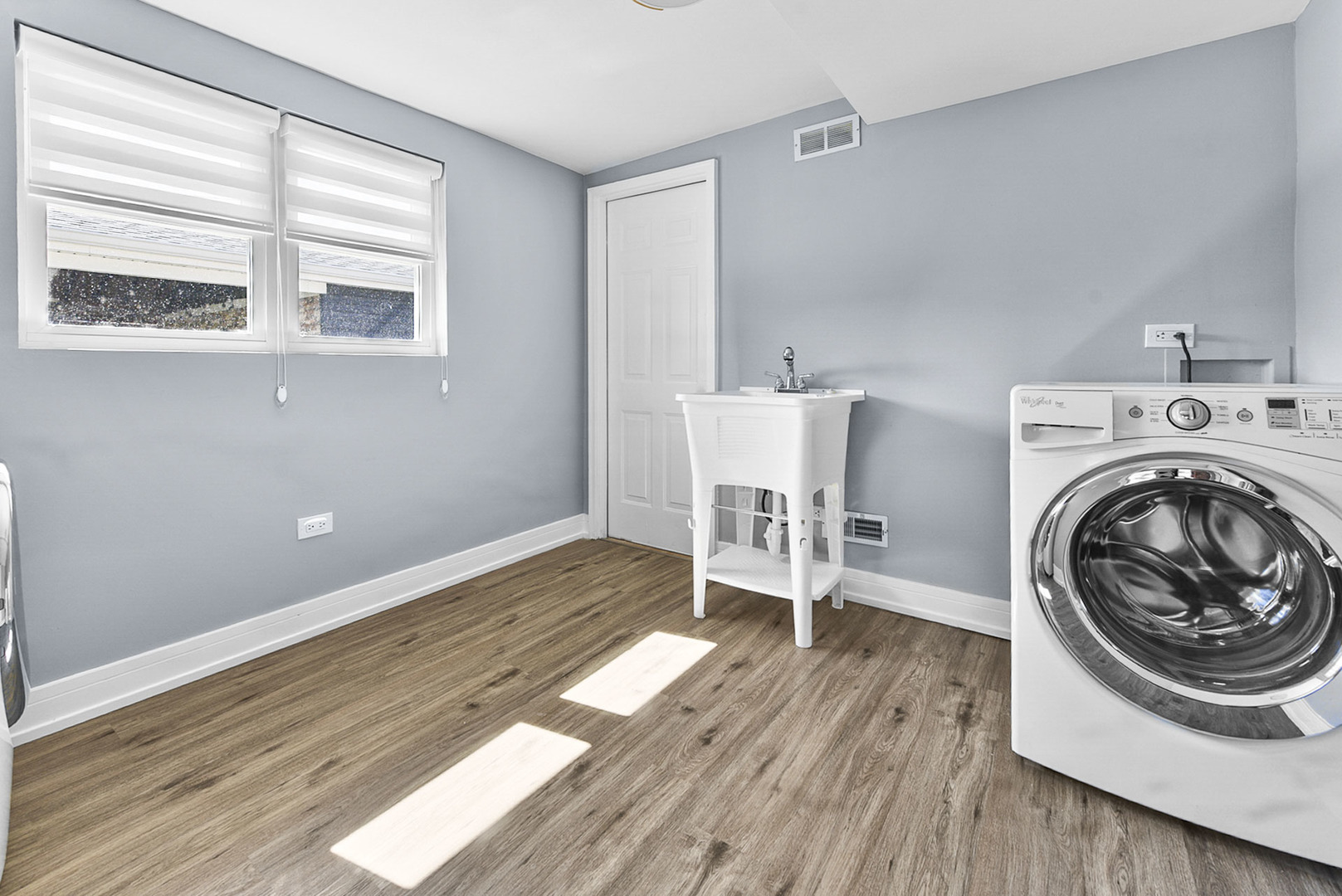 7303 West 75th Street Bridgeview, IL 60455 - Photo 37 of 48 a view of a room with wooden floor and washing machine