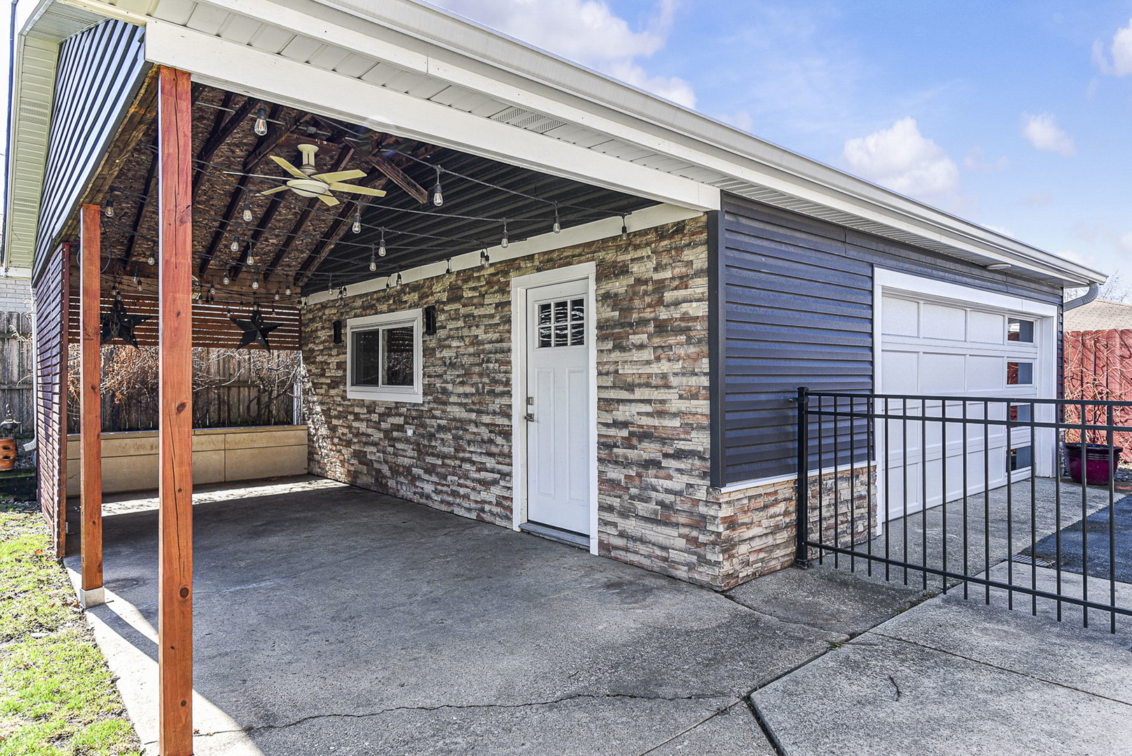 7303 West 75th Street Bridgeview, IL 60455 - Photo 42 of 48 a view of a porch