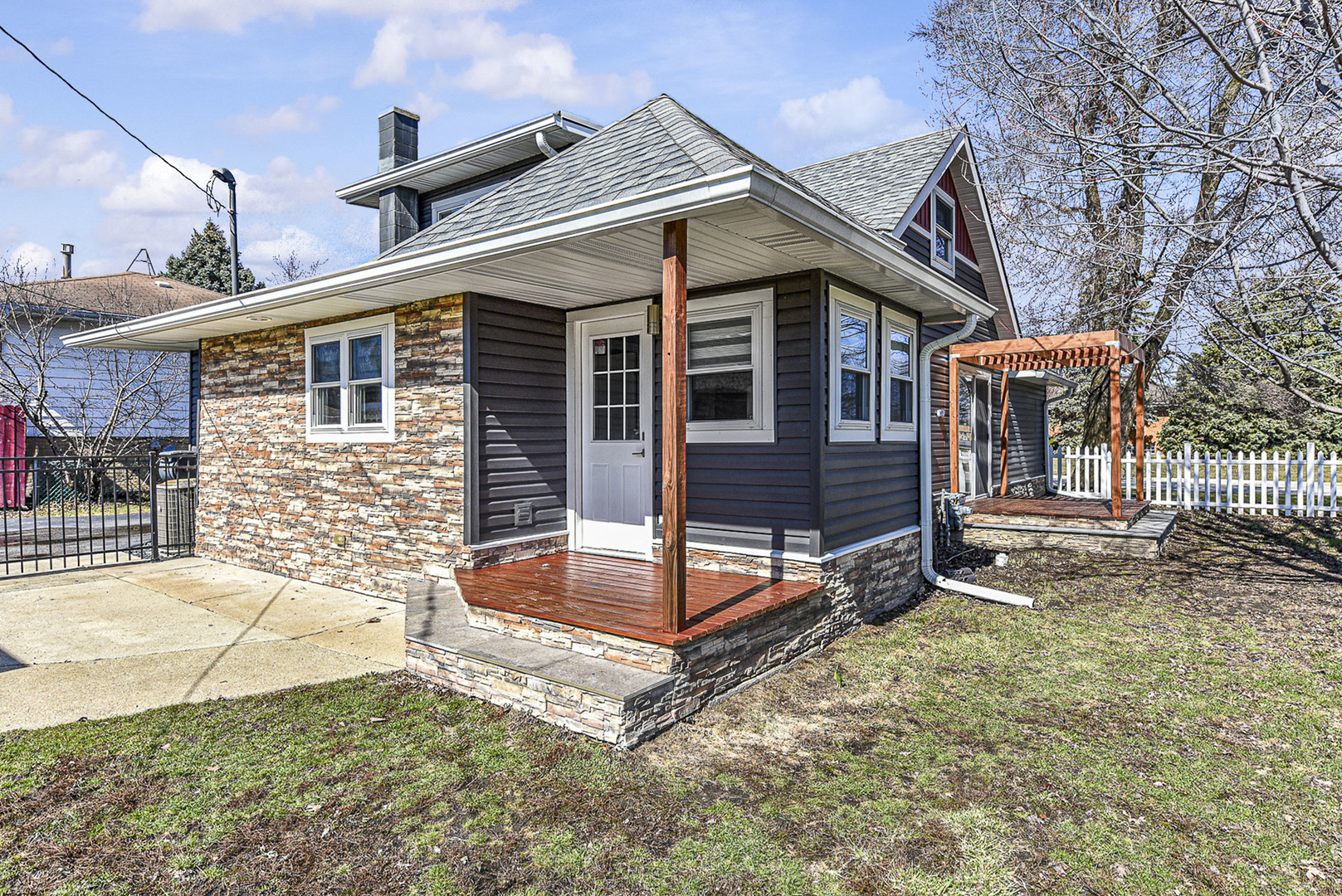 7303 West 75th Street Bridgeview, IL 60455 - Photo 44 of 48 front view of a house with a yard