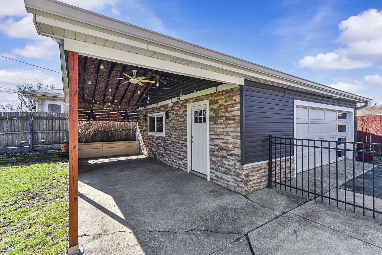 7303 West 75th Street Bridgeview, IL 60455 - Photo 5 of 48 a view of a porch