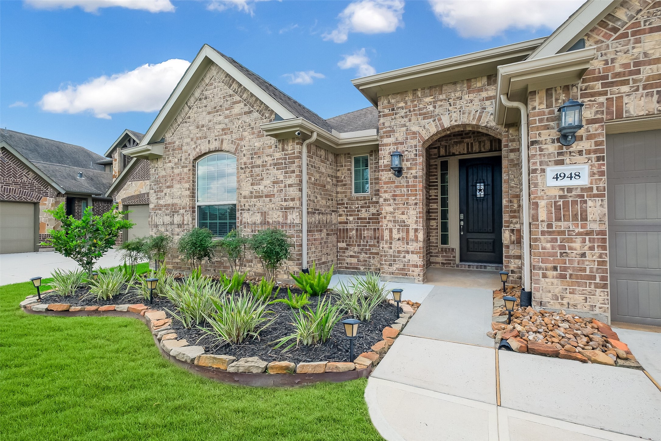 4948 Birchwood Bluff Lane Rosharon, TX 77583 - Photo 2 of 33