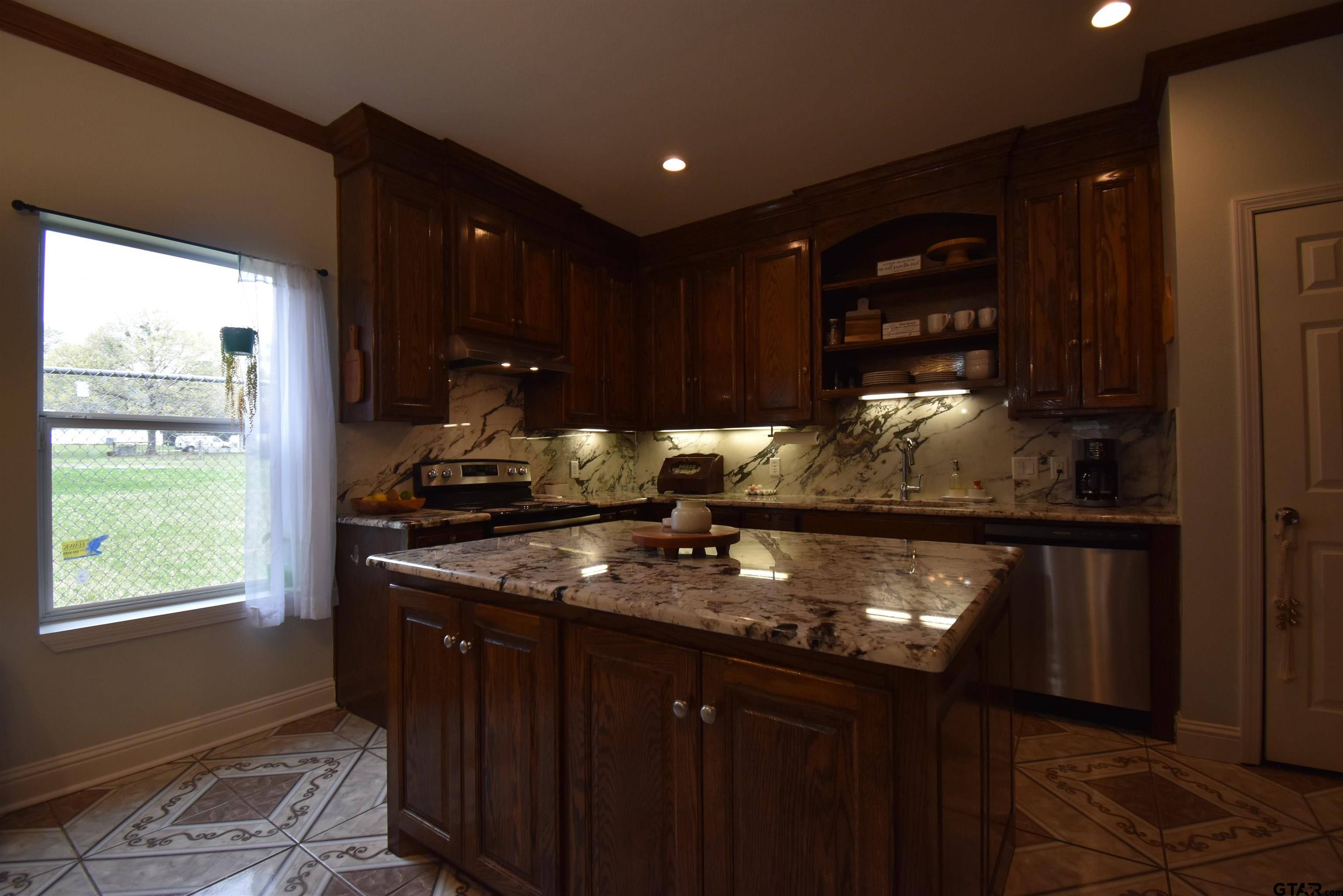 7727 Knowles Trace Tyler, TX 75708 - Photo 13 of 34 a kitchen with a sink and cabinets