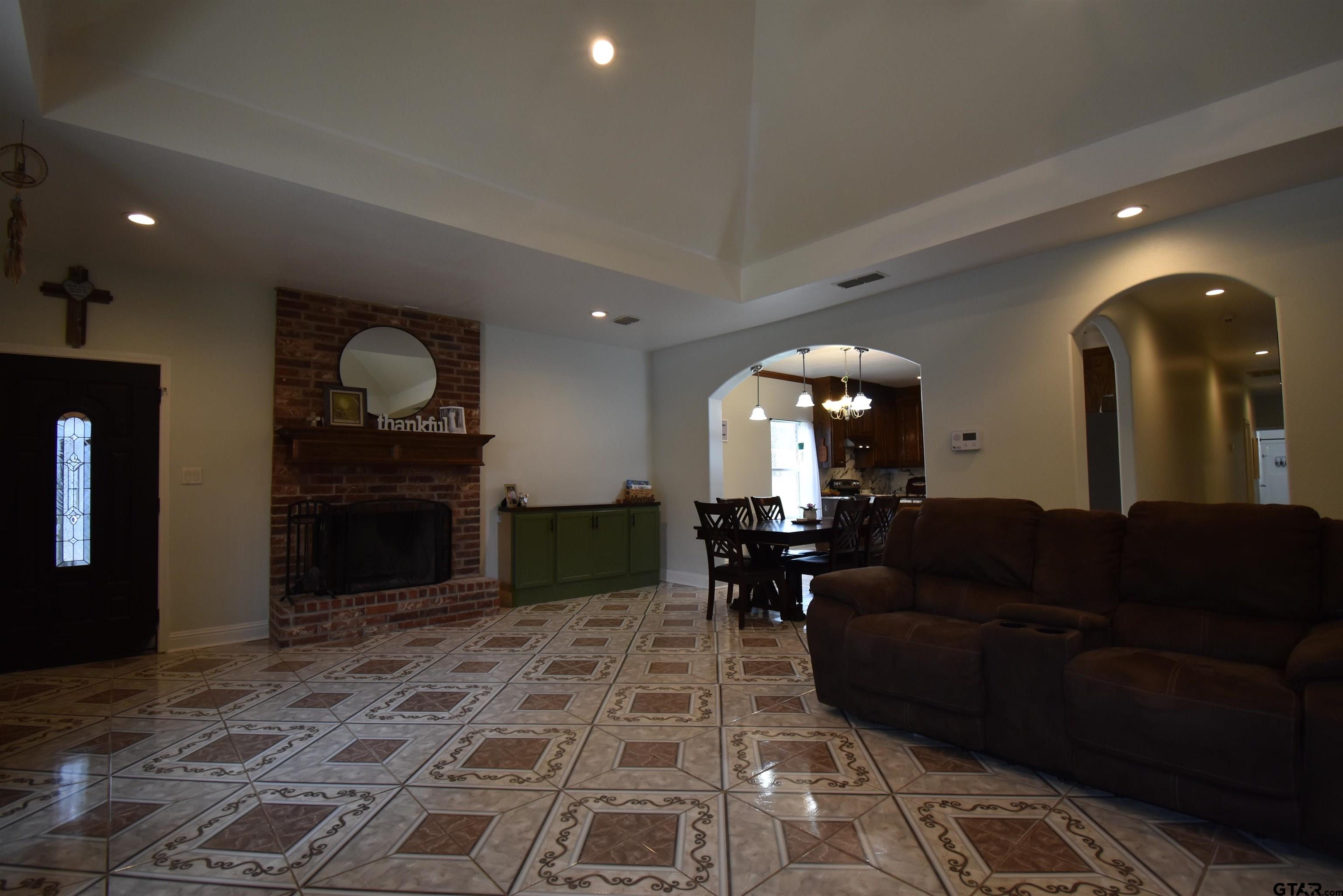 7727 Knowles Trace Tyler, TX 75708 - Photo 10 of 34 a living room with furniture