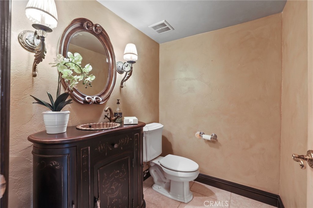 11672 Foster Road Rossmoor, CA 90720 - Photo 11 of 43