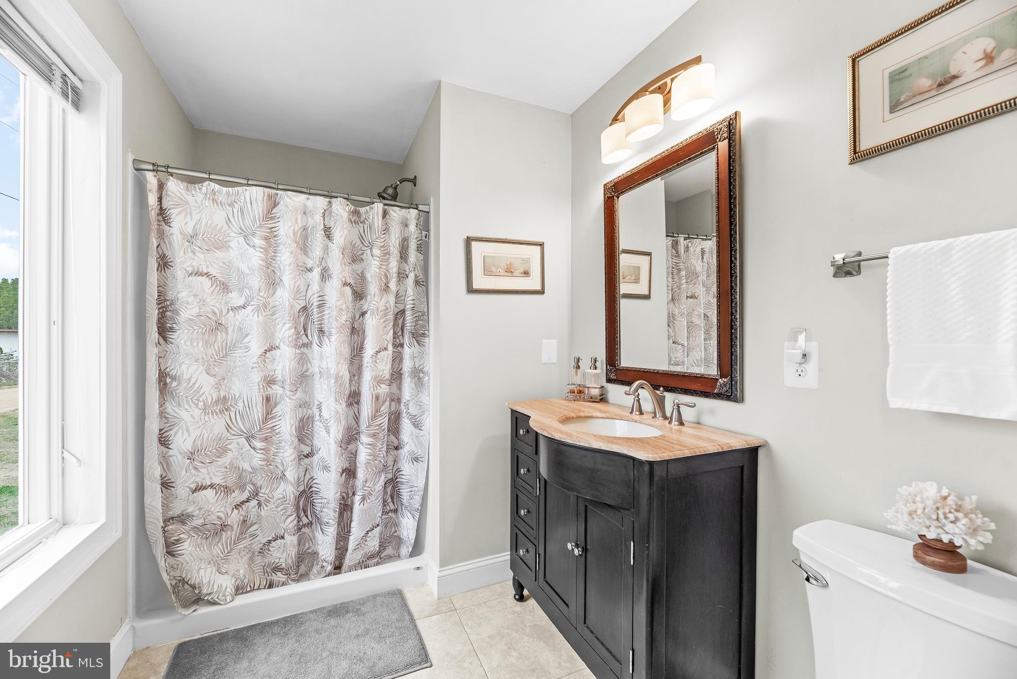 3095 Calvert Boulevard Lusby, MD 20657 - Photo 32 of 104 Full-size bath to support the bedroom and guests.